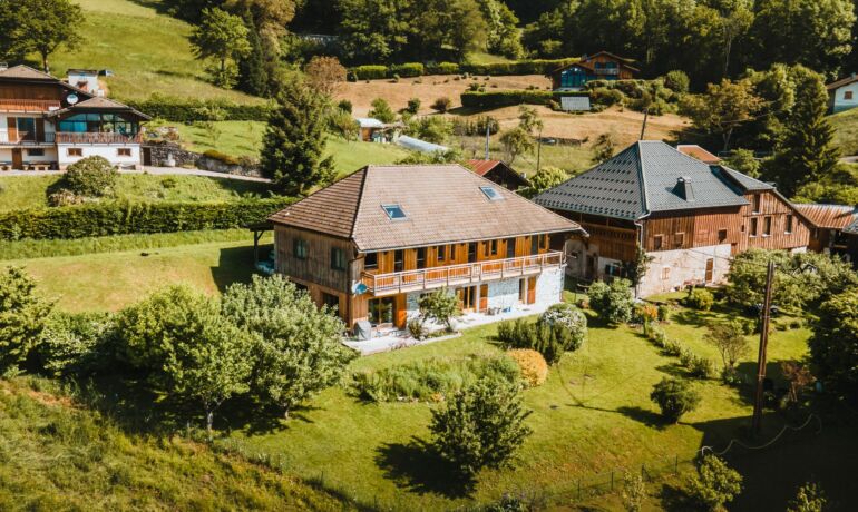 EXCLUSIVE – Property of exception – Farm Mont-Blanc – under offer to purchase